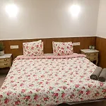 Waves Guesthouse