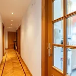 Comfy & Luminous Terrace Apartment