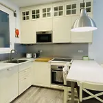 Modern Apartment In Central Romantic Quarter