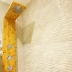 Paradise Luxurious Flat, Free Parking, 3 Double Rooms, Terrace, Jacuzzi, Fully Renovated