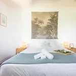 Far Out Inn Guesthouse