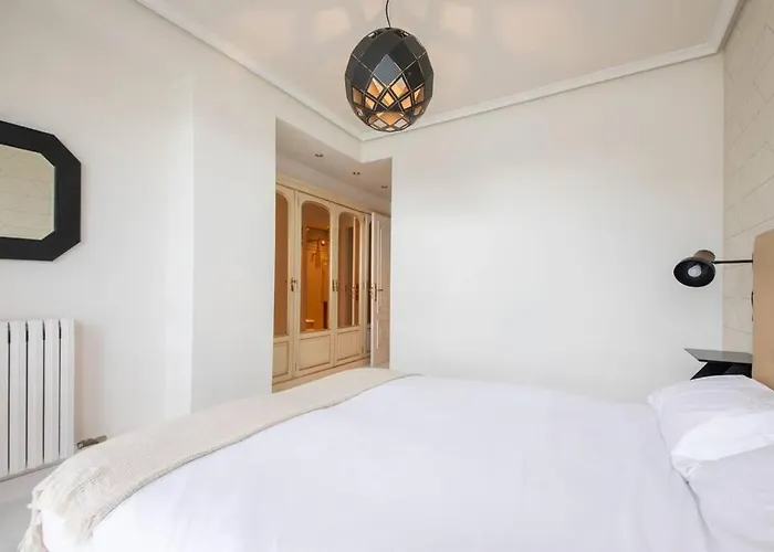 Bella Vista Luxury Apartment. Bay Views. Parking