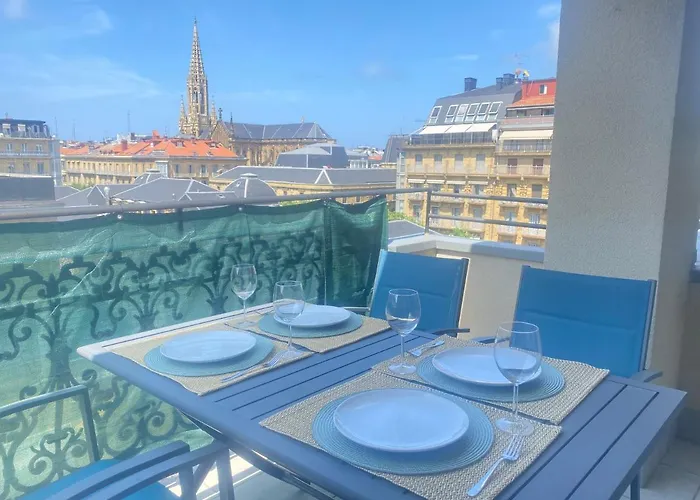 Mikain Cathedral View With Free Parking & Air Cond