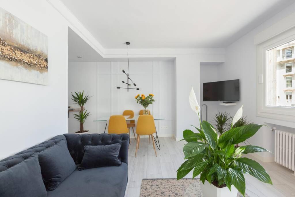 New Gorgeous - Beachfront - 3 Bd Apartment