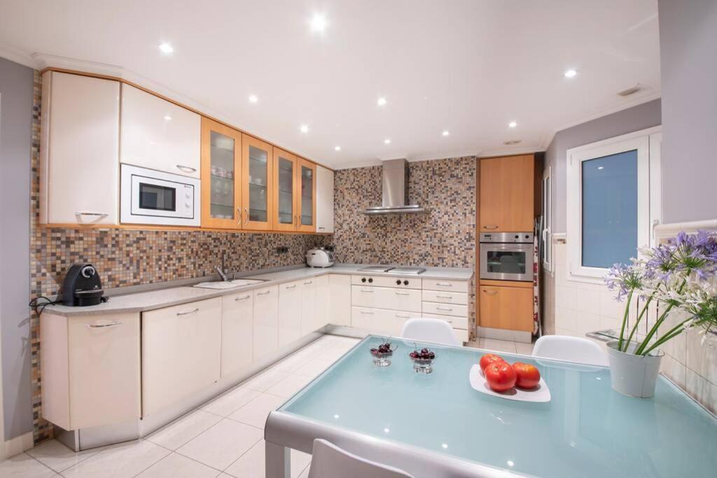Bella Vista Luxury Apartment. Bay Views. Parking