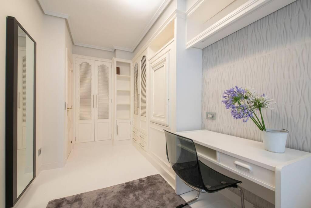 Bella Vista Luxury Apartment. Bay Views. Parking Apartment San Sebastian