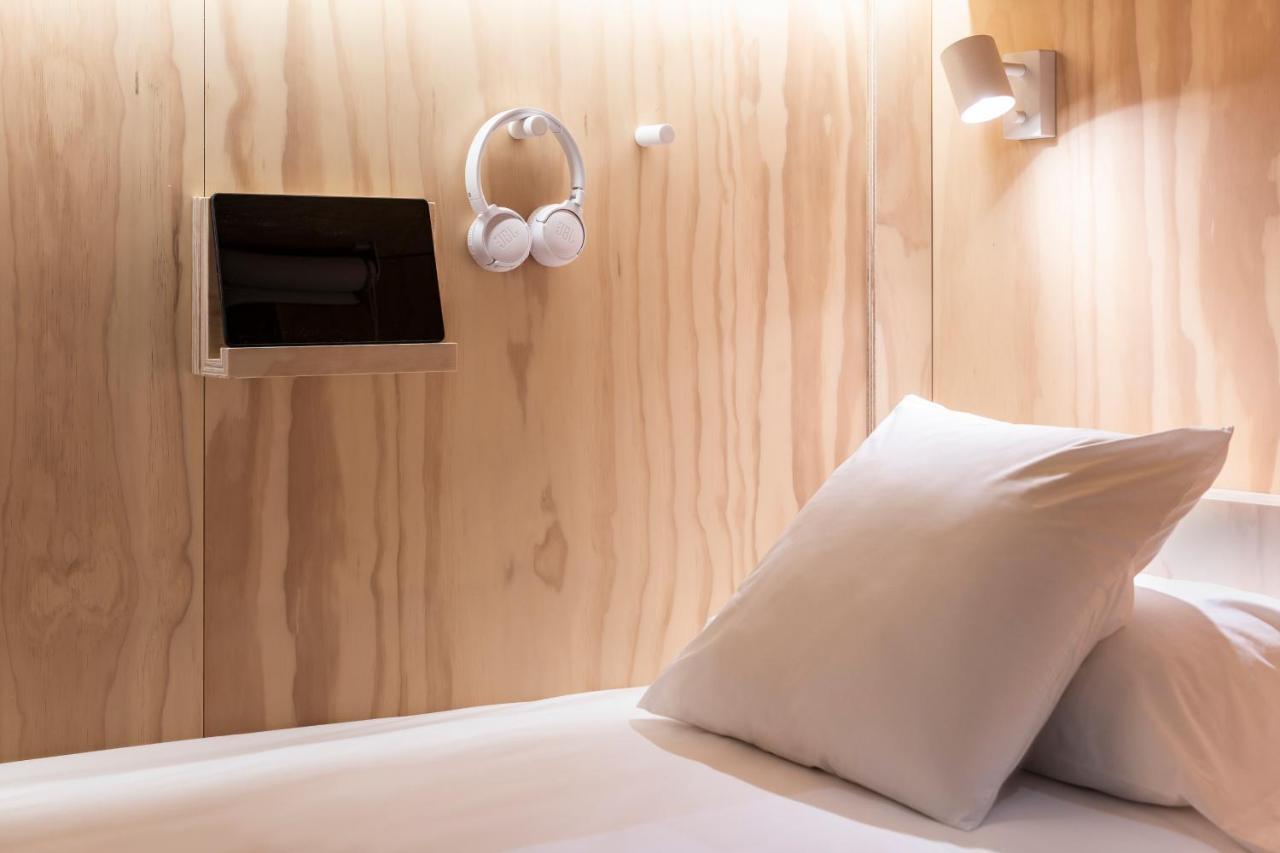 Colo Colo - Single Private Beds *