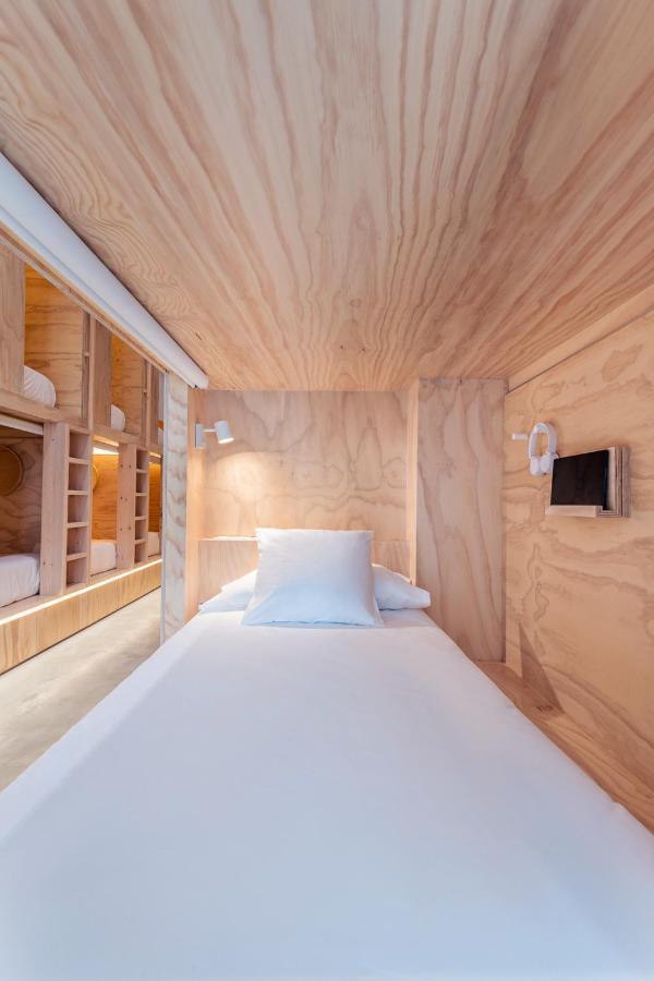 Colo Colo - Single Private Beds Hostel *