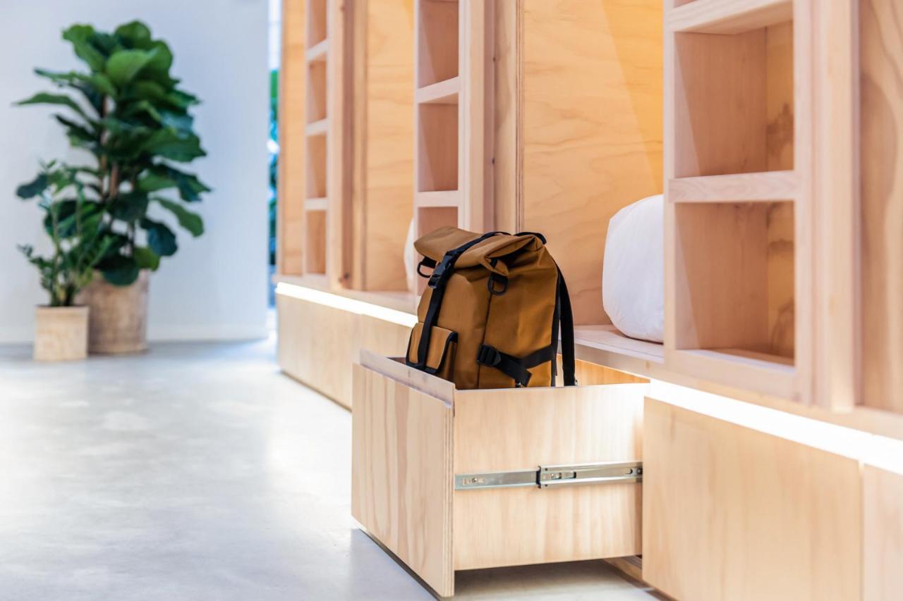 Colo Colo - Single Private Beds *
