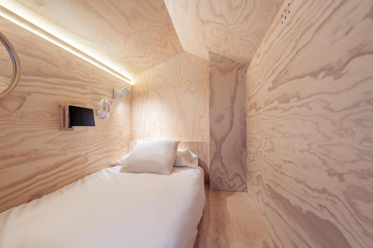 Colo Colo - Single Private Beds Hostel