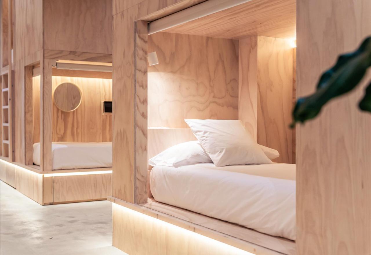 Colo Colo - Single Private Beds