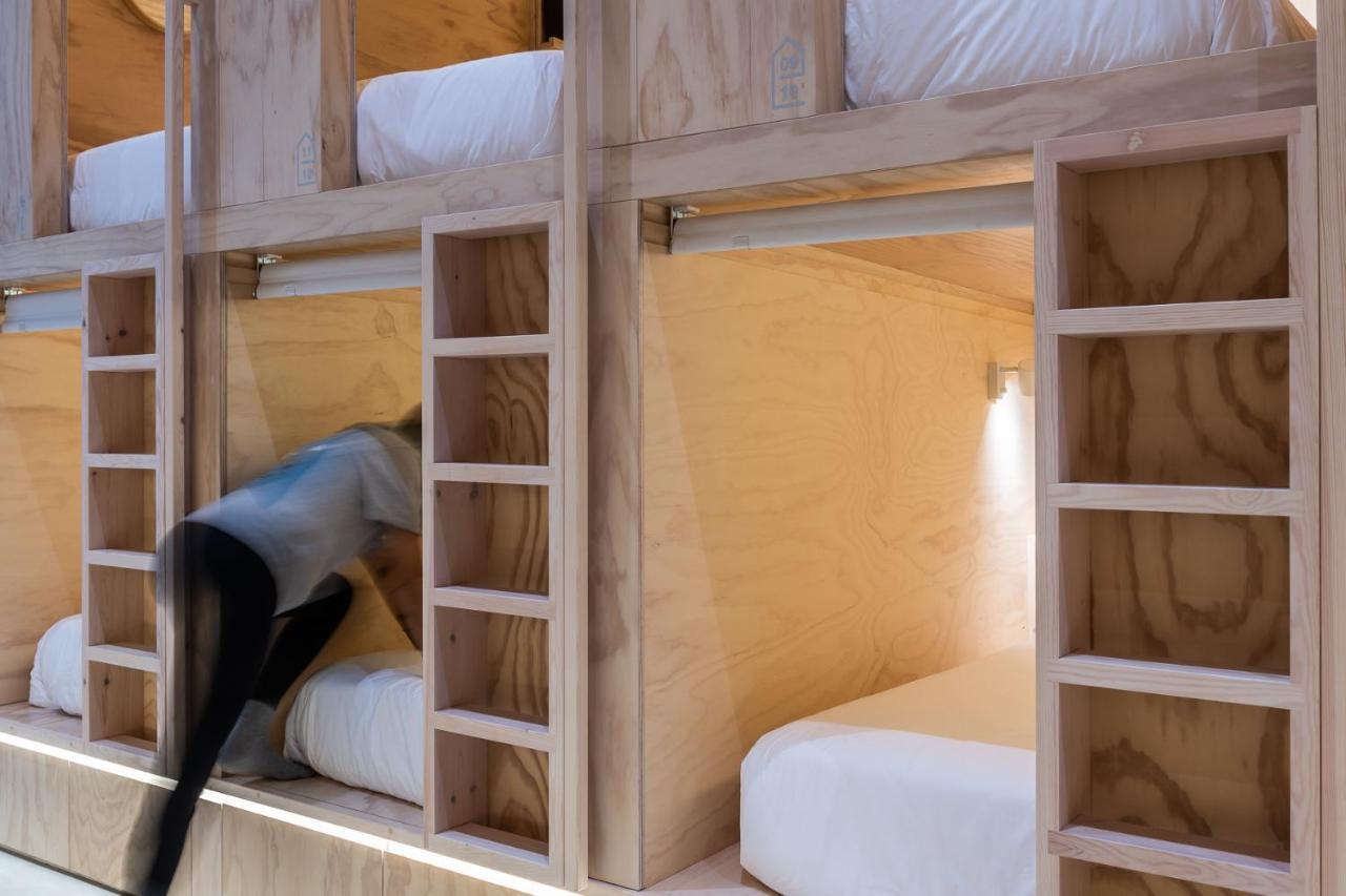 Colo Colo - Single Private Beds Hostel *