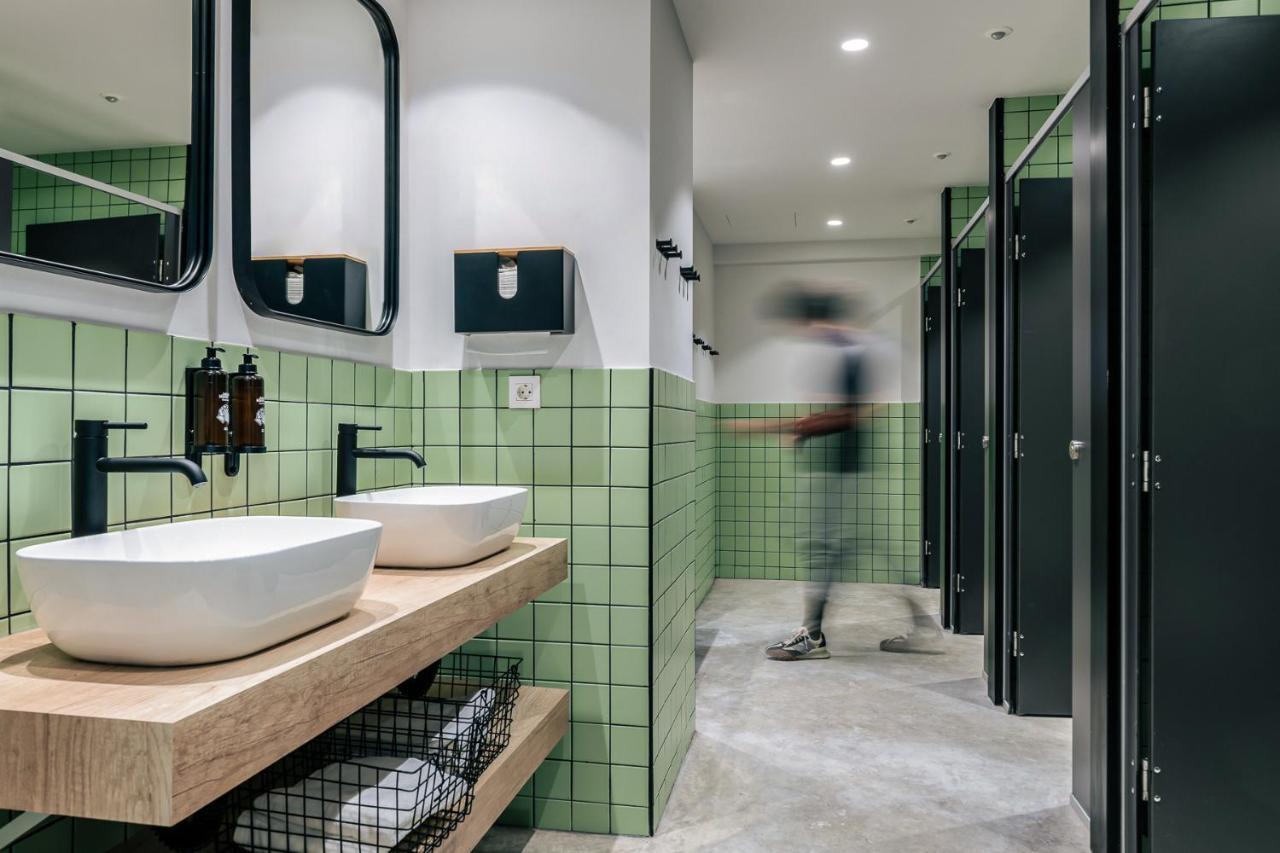 Colo Colo - Single Private Beds Hostel
