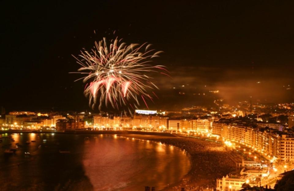 Beach Accommodation Apartment San Sebastian