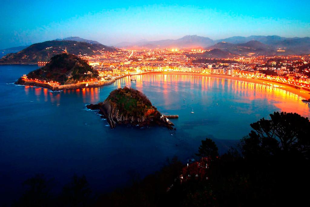Lagun Concha Beach San Sebastian