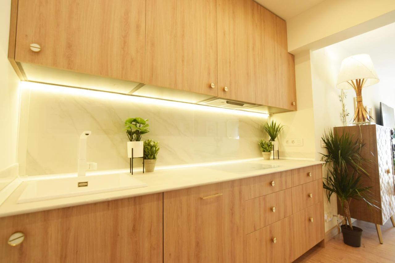 Apartment Paradise Luxurious Flat, Free Parking, 3 Double Rooms, Terrace, Jacuzzi, Fully Renovated San Sebastián