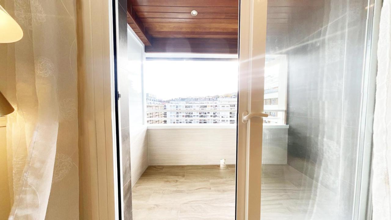 Paradise Luxurious Flat, Free Parking, 3 Double Rooms, Terrace, Jacuzzi, Fully Renovated Apartment *