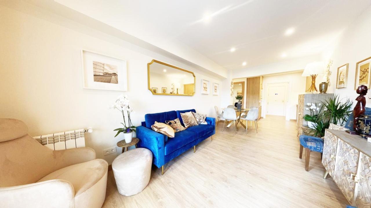Apartment Paradise Luxurious Flat, Free Parking, 3 Double Rooms, Terrace, Jacuzzi, Fully Renovated *