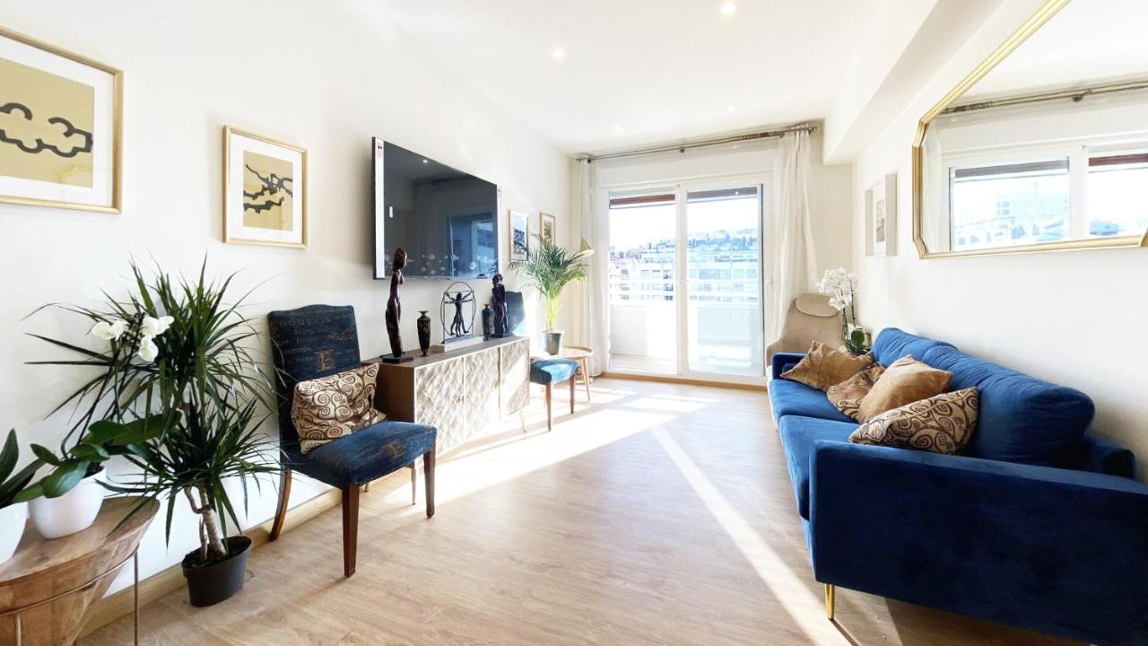 Apartment Paradise Luxurious Flat, Free Parking, 3 Double Rooms, Terrace, Jacuzzi, Fully Renovated *