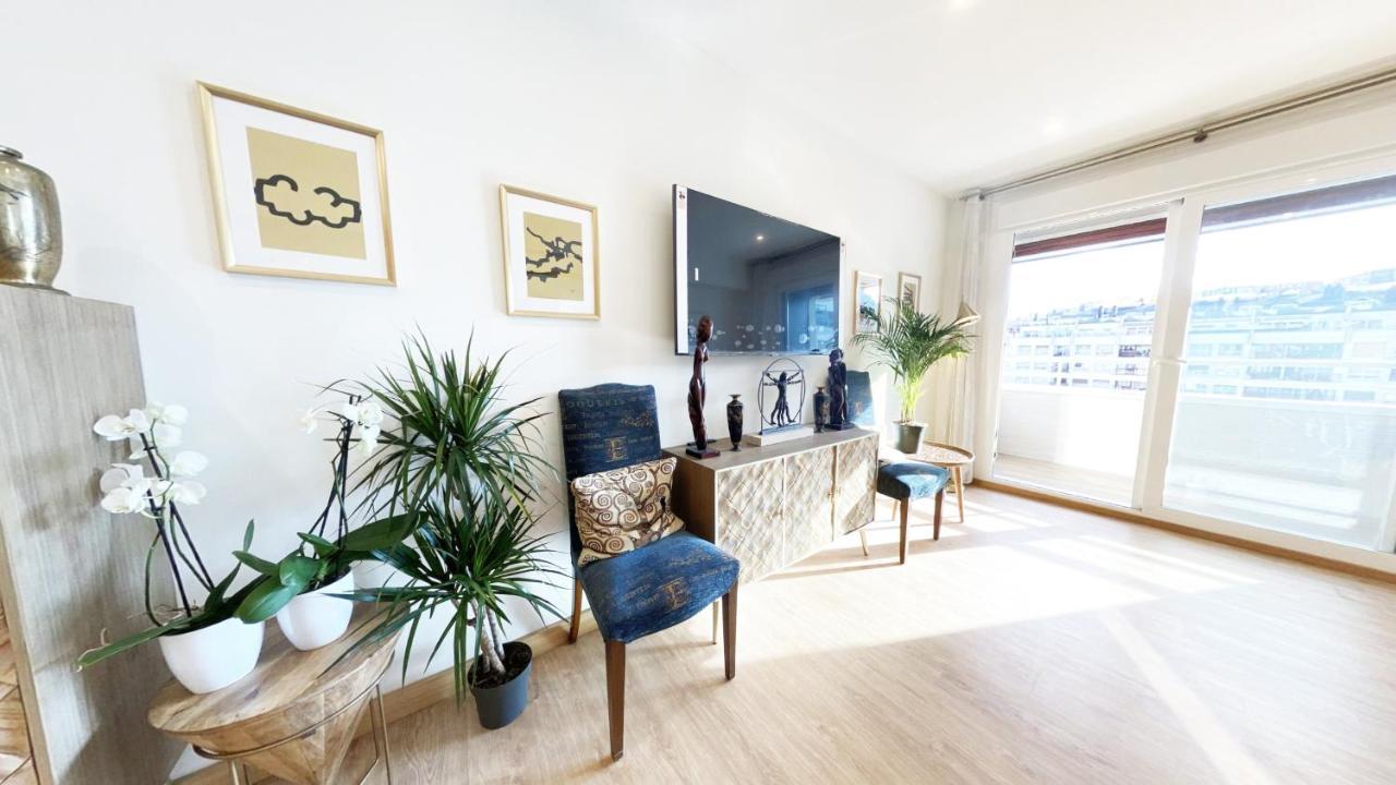 Apartment Paradise Luxurious Flat, Free Parking, 3 Double Rooms, Terrace, Jacuzzi, Fully Renovated