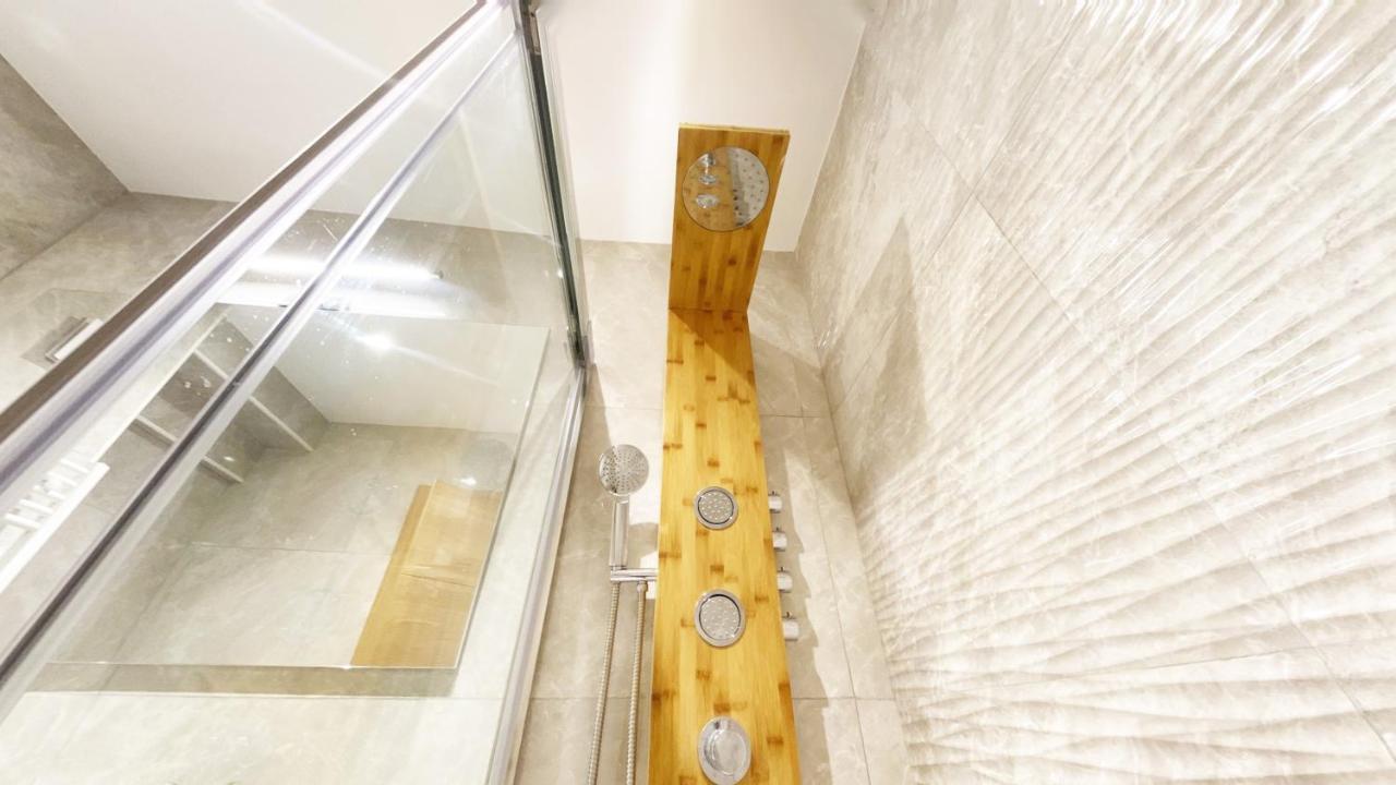 Paradise Luxurious Flat, Free Parking, 3 Double Rooms, Terrace, Jacuzzi, Fully Renovated * San Sebastián