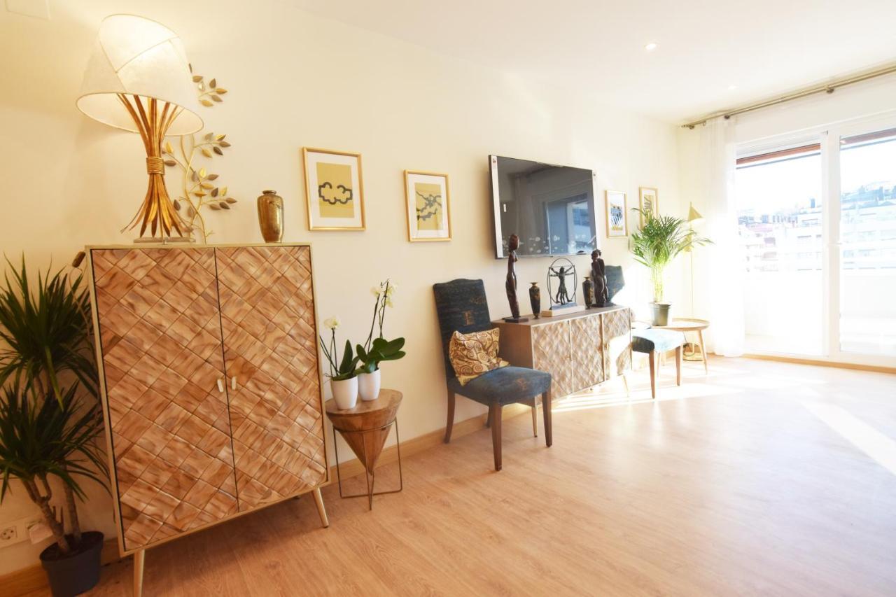 Paradise Luxurious Flat, Free Parking, 3 Double Rooms, Terrace, Jacuzzi, Fully Renovated Apartment San Sebastián