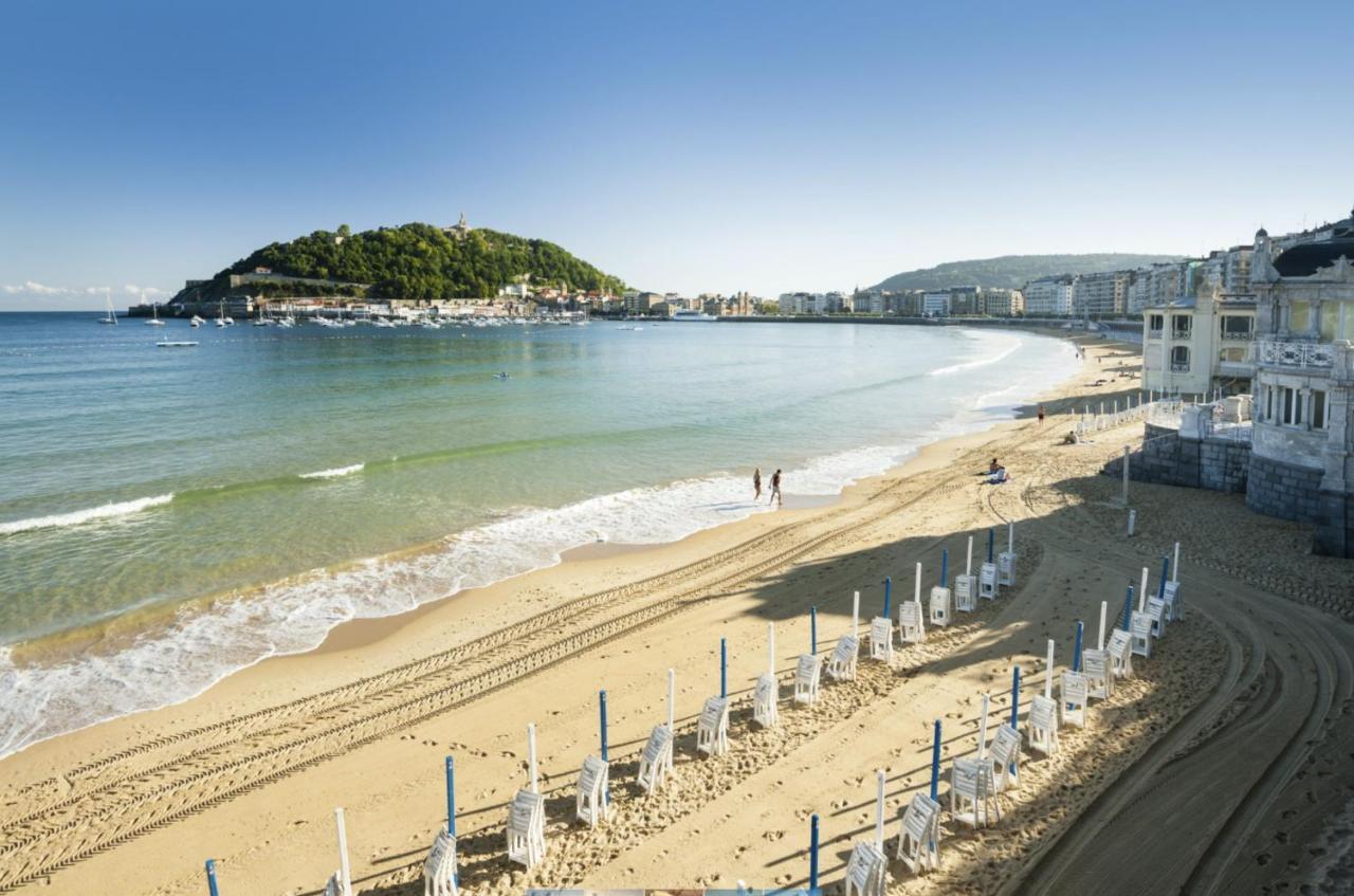 Paradise Luxurious Flat, Free Parking, 3 Double Rooms, Terrace, Jacuzzi, Fully Renovated Apartment