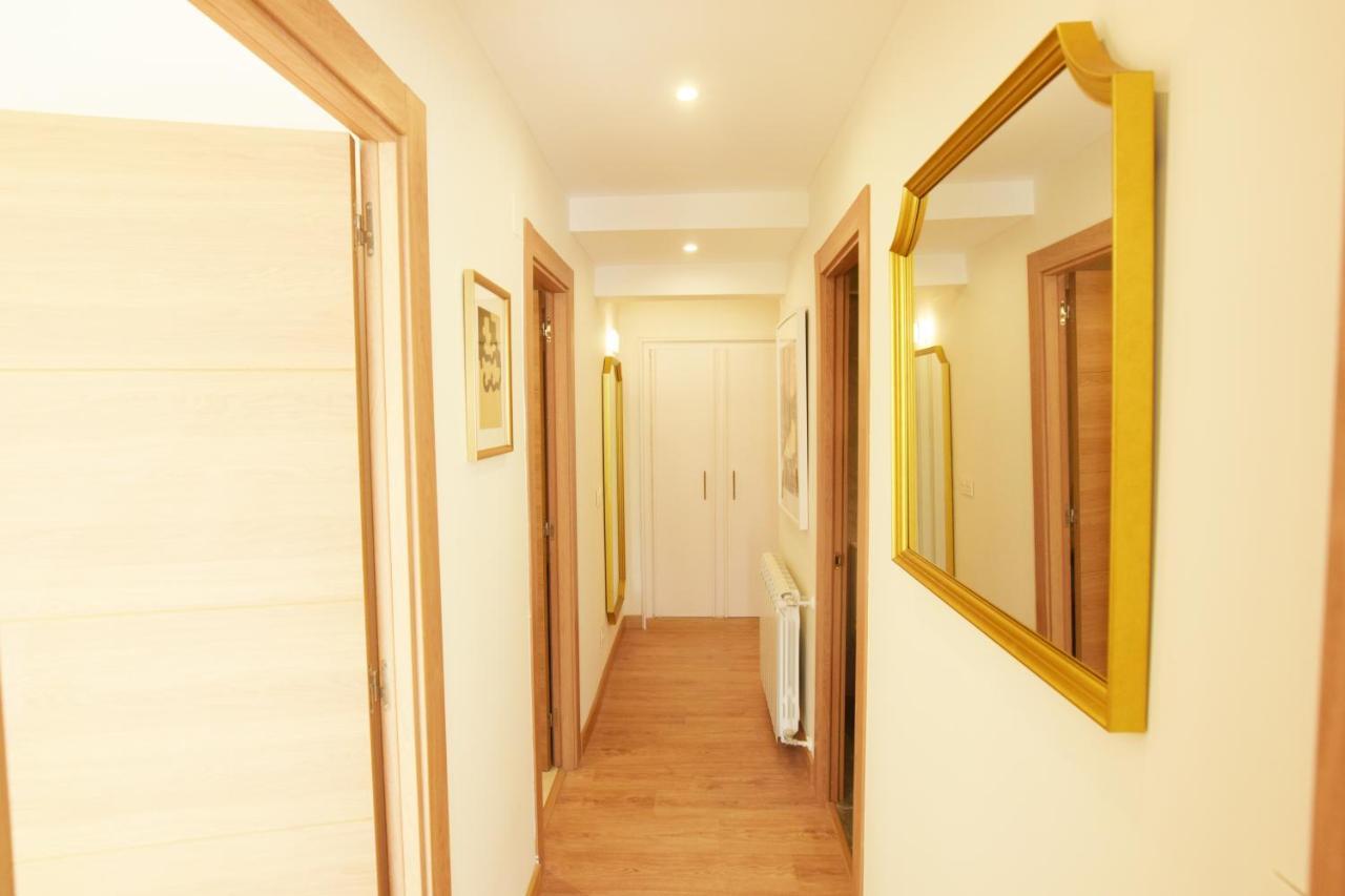 Paradise Luxurious Flat, Free Parking, 3 Double Rooms, Terrace, Jacuzzi, Fully Renovated Apartment