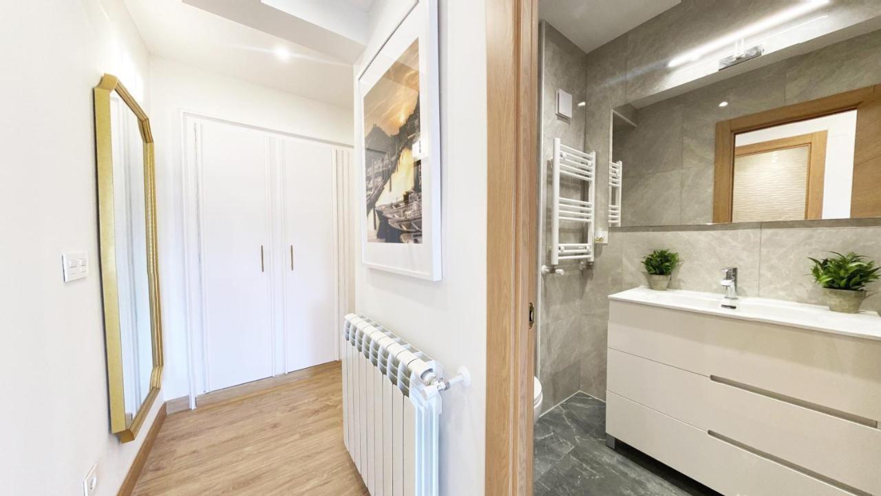 Paradise Luxurious Flat, Free Parking, 3 Double Rooms, Terrace, Jacuzzi, Fully Renovated * San Sebastián