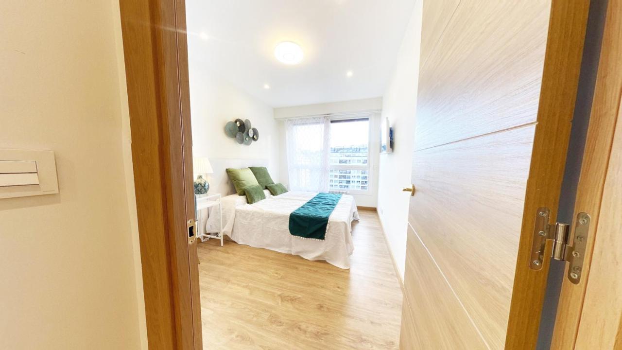 Paradise Luxurious Flat, Free Parking, 3 Double Rooms, Terrace, Jacuzzi, Fully Renovated Apartment *