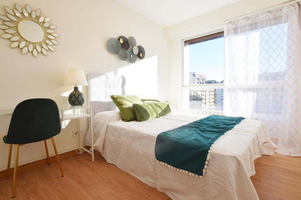 Paradise Luxurious Flat, Free Parking, 3 Double Rooms, Terrace, Jacuzzi, Fully Renovated * San Sebastián