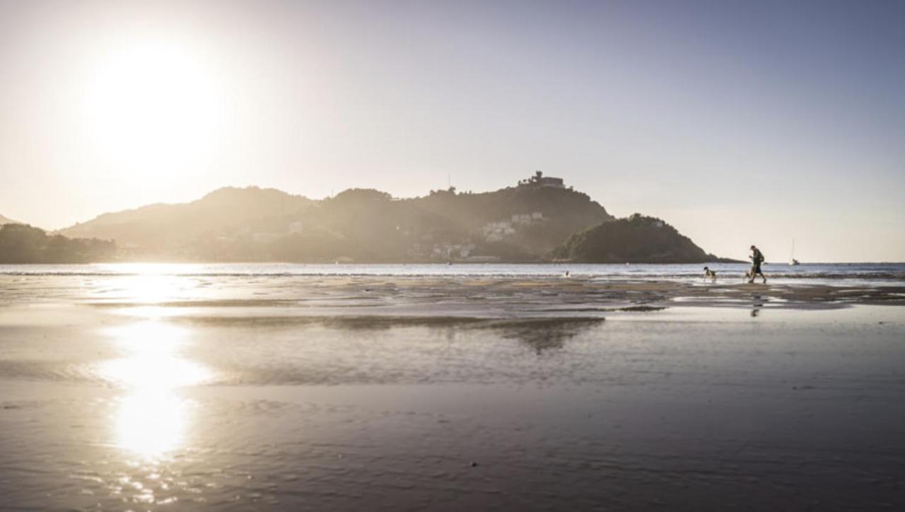 Paradise Luxurious Flat, Free Parking, 3 Double Rooms, Terrace, Jacuzzi, Fully Renovated Apartment San Sebastián