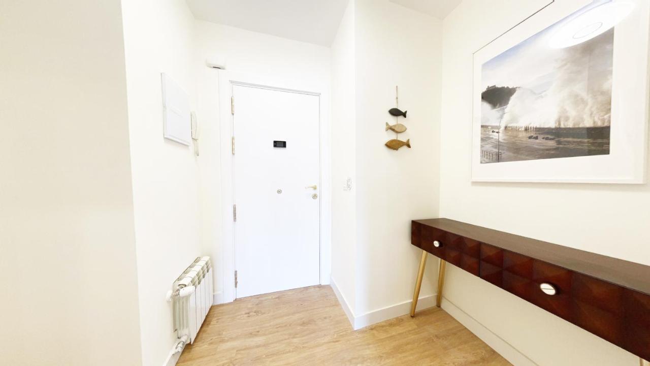 Paradise Luxurious Flat, Free Parking, 3 Double Rooms, Terrace, Jacuzzi, Fully Renovated Apartment San Sebastián