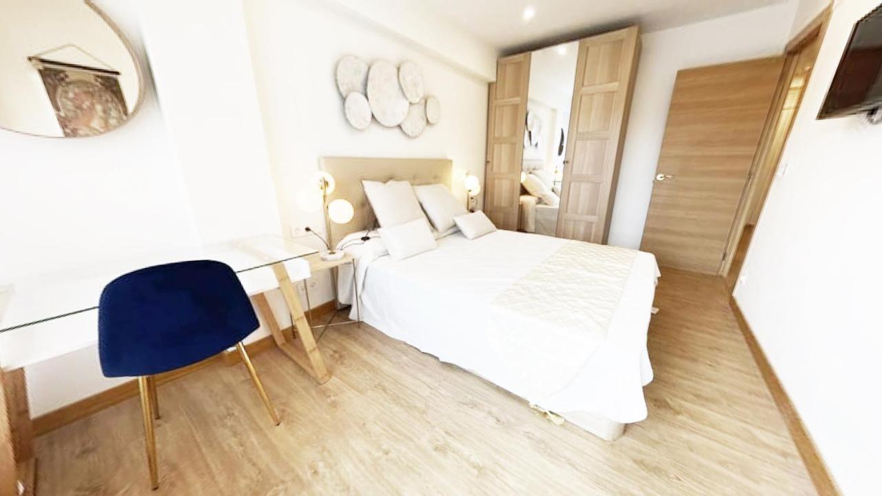 Paradise Luxurious Flat, Free Parking, 3 Double Rooms, Terrace, Jacuzzi, Fully Renovated Apartment San Sebastián