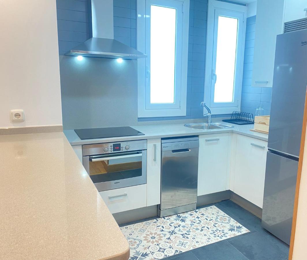 Mikain Cathedral View With Free Parking & Air Cond Apartment