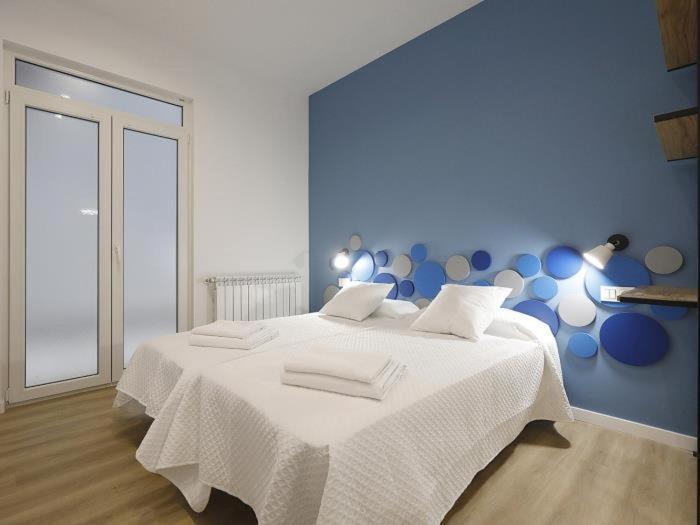 Trueba Apartamento Recien Reformado En Gros Apartment *