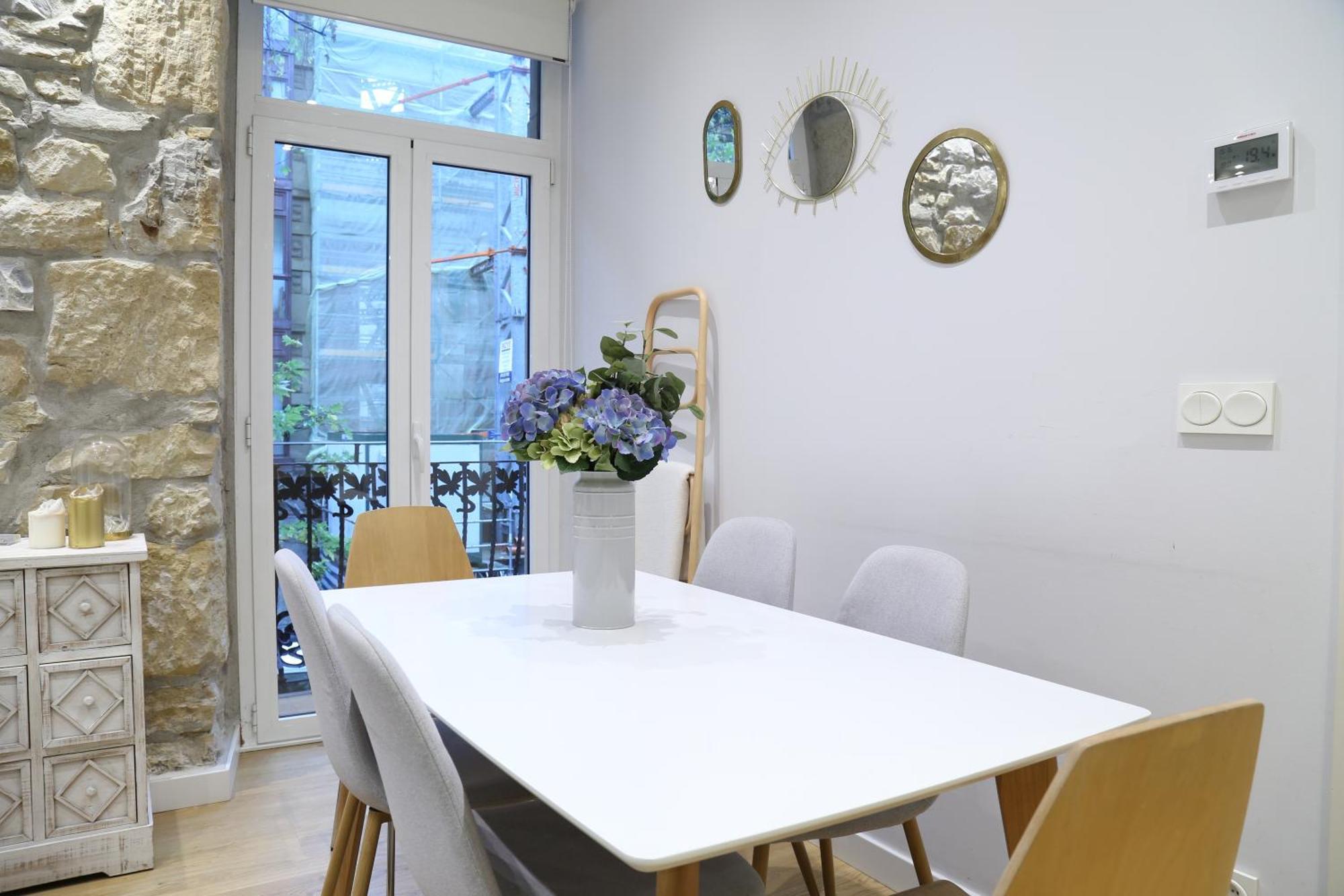Cozy And Centric By Cisan Apartment