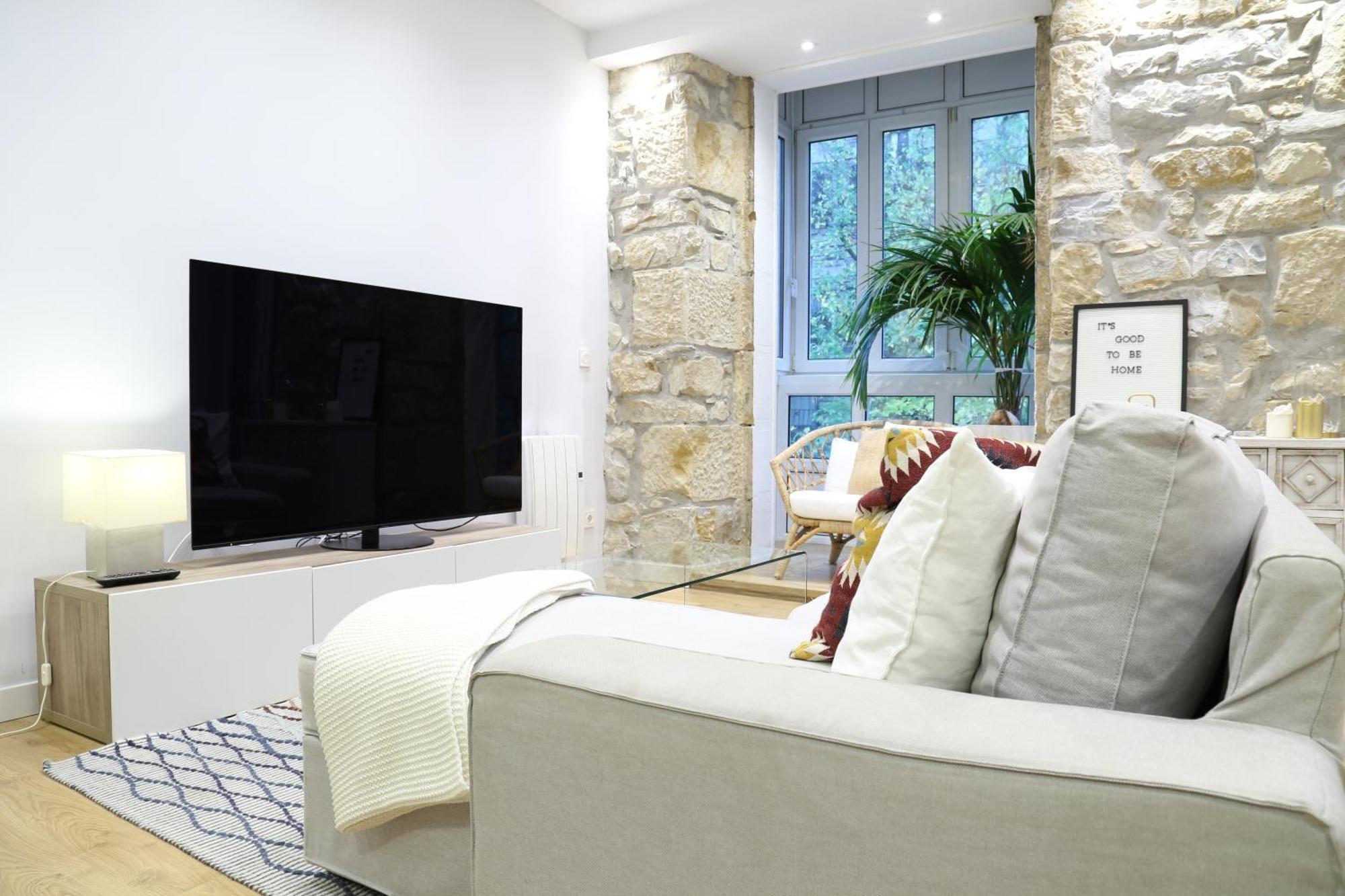 Apartment Cozy And Centric By Cisan