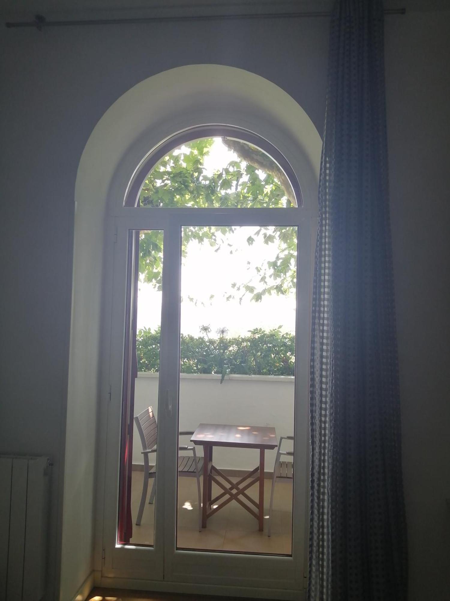 Cr Luarri Guest house *