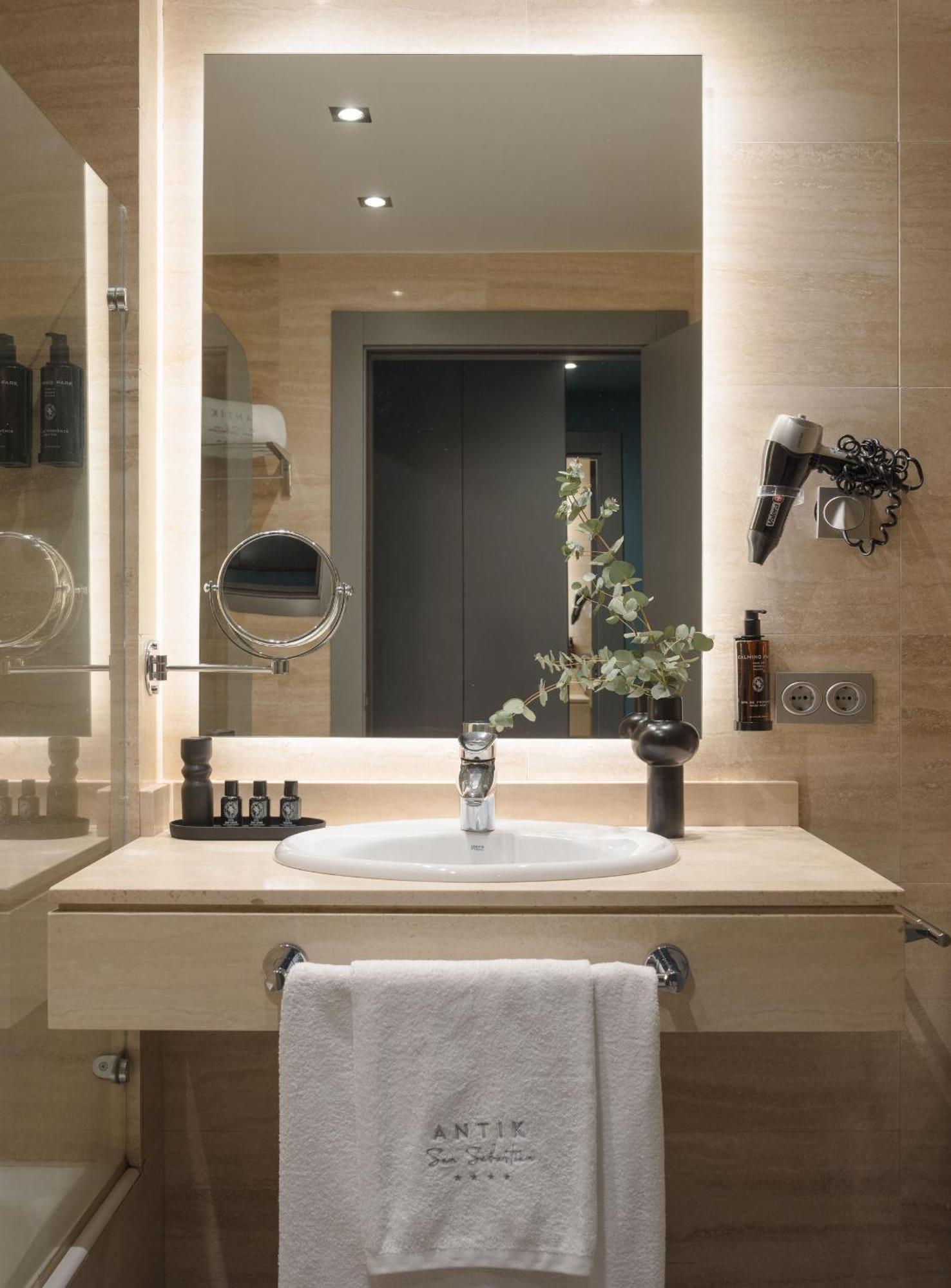 Hotel Antik 4*