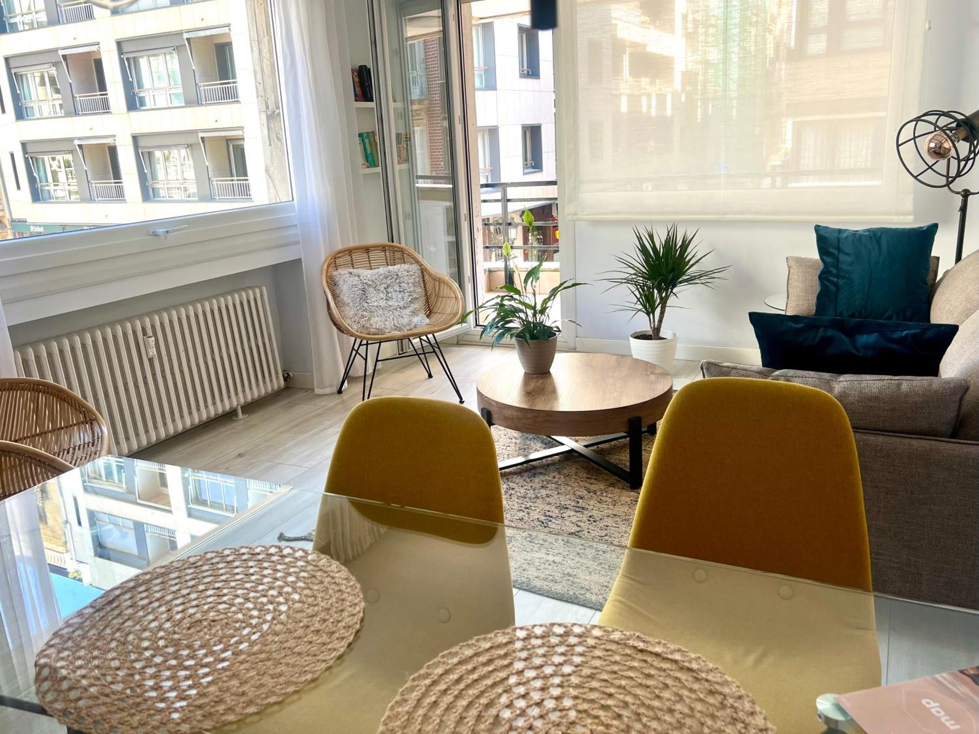 New Gorgeous - Beachfront - 3 Bd Apartment *