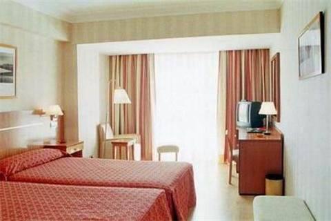 Hotel Orly, Affiliated By Melia Saint-Sébastien