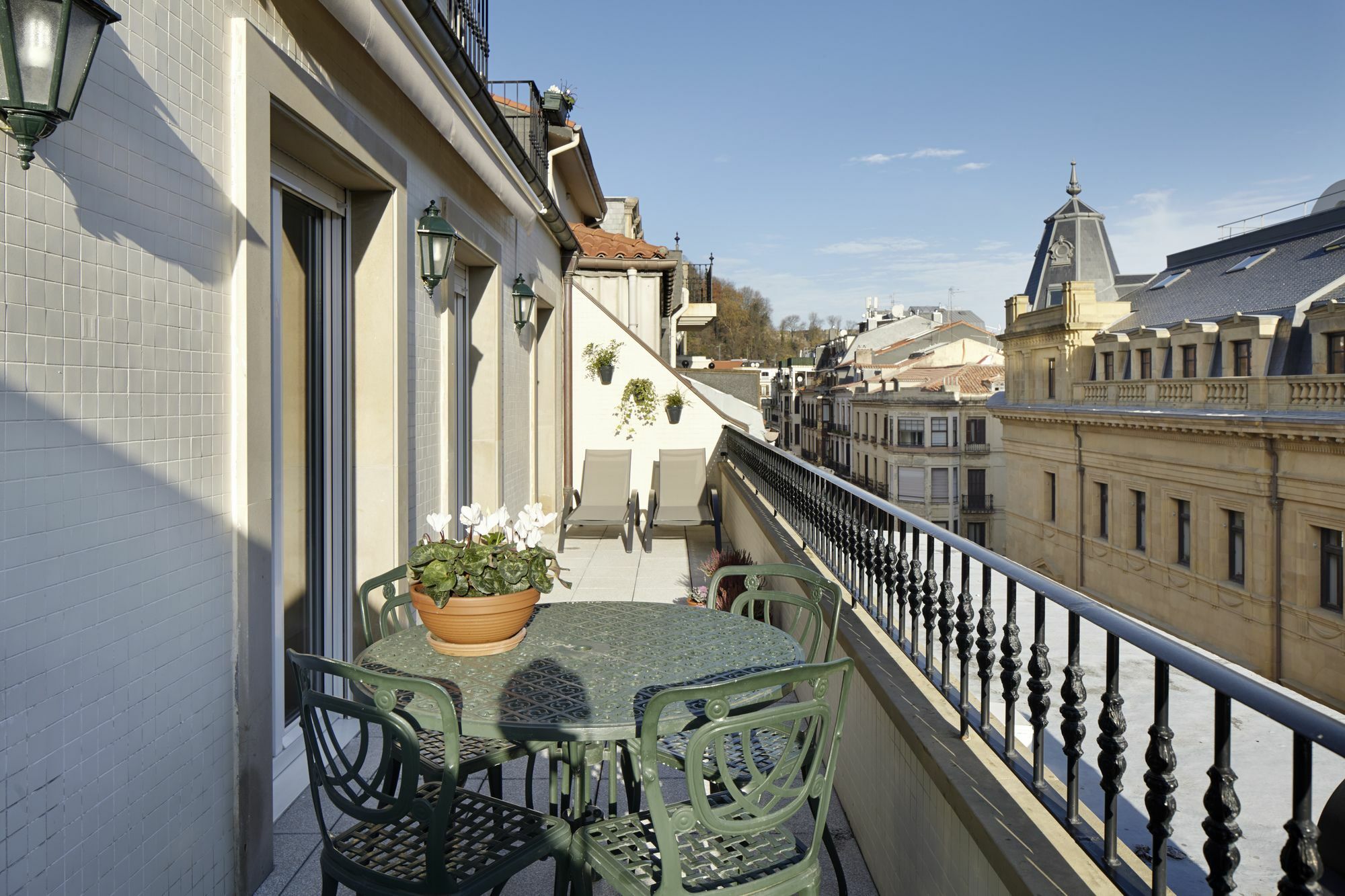Apartment Garibay Terrace By Feelfree