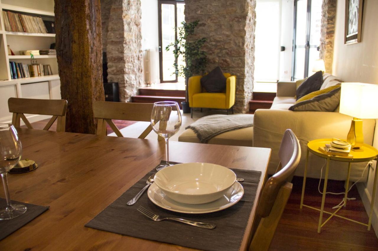 Central, Spacious And Authentic Family Apartment *
