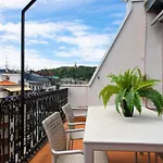 Modern Apartment With Spacious Terrace