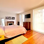 Luxury Stay In The Heart Of The City