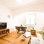 Casa Playa Zurriola-Aviso-Obras En La Fachada Del Patio Hasta Mayo-No Ha Habido Quejas Por El Ruido-Precio Bajo- House Playa Zurriola-Warning-Works On The Facade Of The Patio Until May-There Have Been No Noise Complaints- Low Price