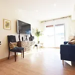 Paradise Luxurious Flat, Free Parking, 3 Double Rooms, Terrace, Jacuzzi, Fully Renovated