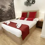 Miramar Luxurious Flat, 3 Double Rooms, Free Parking, Terrace, Completely New