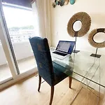 Miramar Luxurious Flat, 3 Double Rooms, Free Parking, Terrace, Completely New